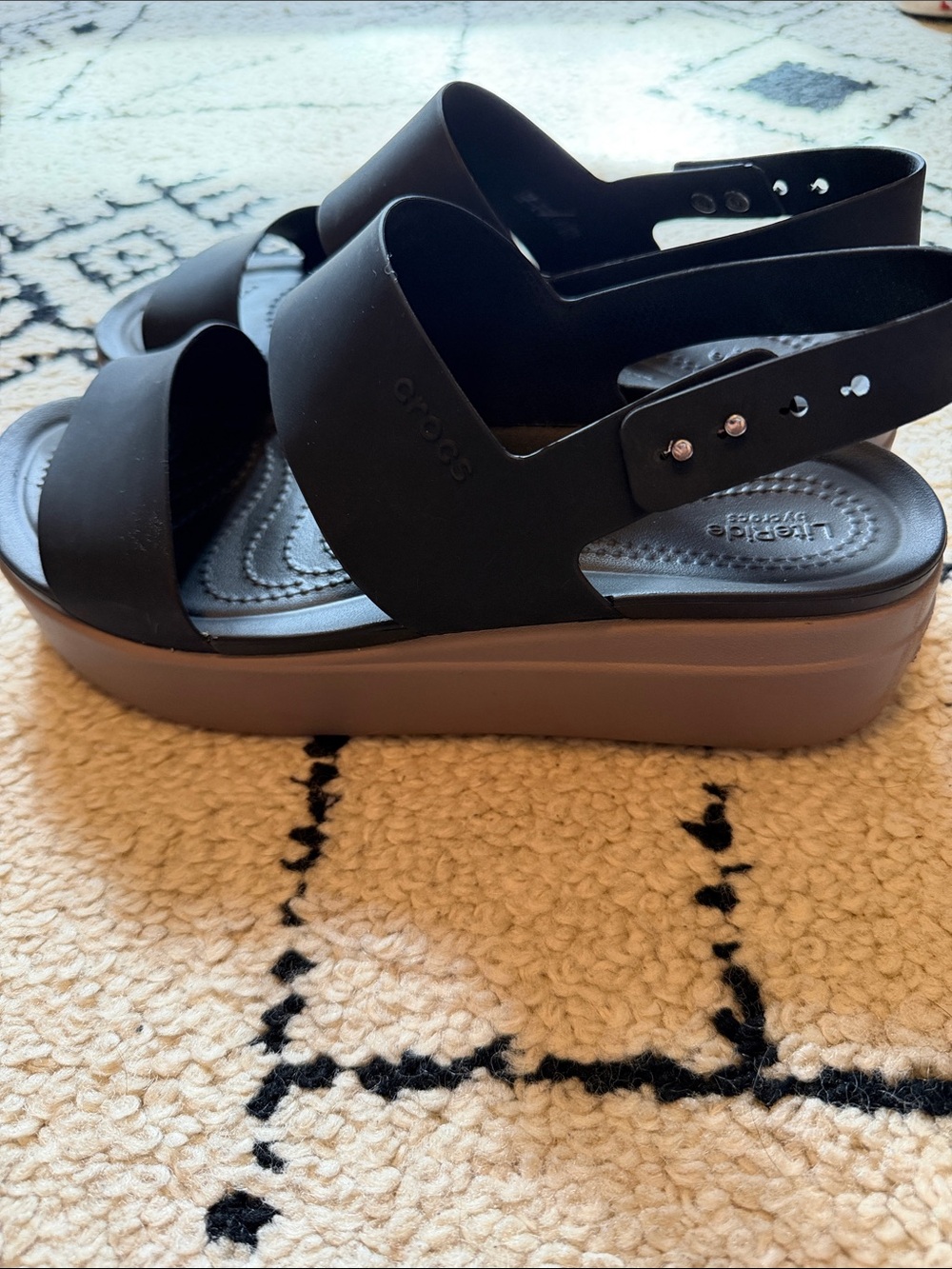 CROCS Brooklyn LiteRide Platform Sandals in Brown and Black - Picture 4 of 7